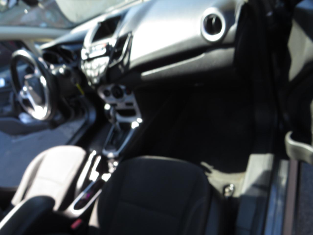 Ford Fiesta 4dr Sdn SE 2015