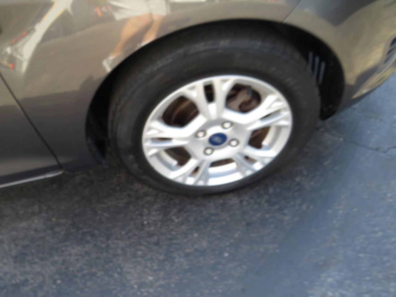 Ford Fiesta 4dr Sdn SE 2015