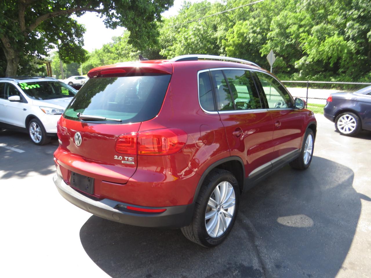 Volkswagen Tiguan 4WD 4dr Auto SEL w/Premium Nav & Dynaudio 2012