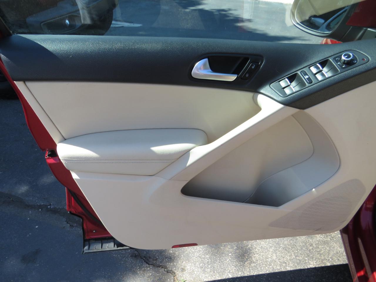 Volkswagen Tiguan 4WD 4dr Auto SEL w/Premium Nav & Dynaudio 2012