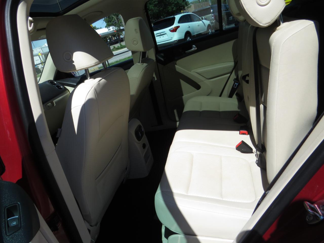 Volkswagen Tiguan 4WD 4dr Auto SEL w/Premium Nav & Dynaudio 2012