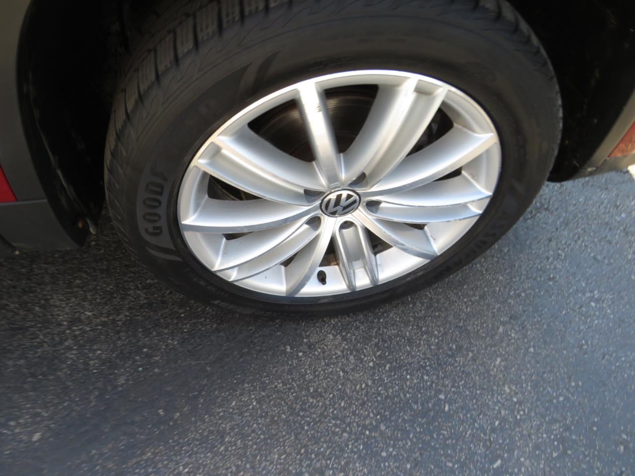 Volkswagen Tiguan 4WD 4dr Auto SEL w/Premium Nav & Dynaudio 2012