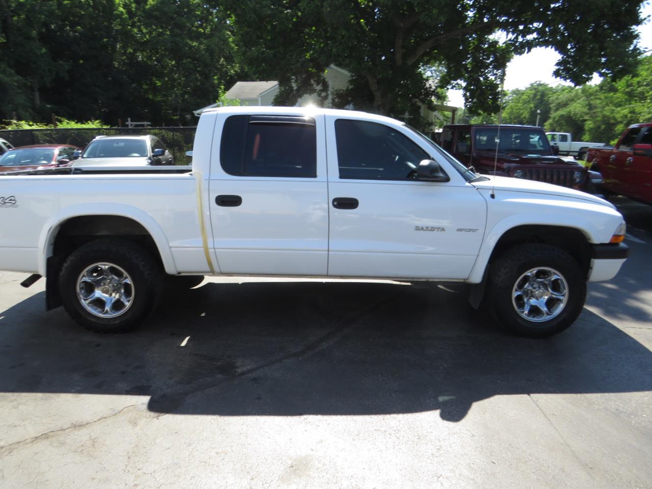 Dodge Dakota Quad Cab 131" WB 4WD Sport 2002