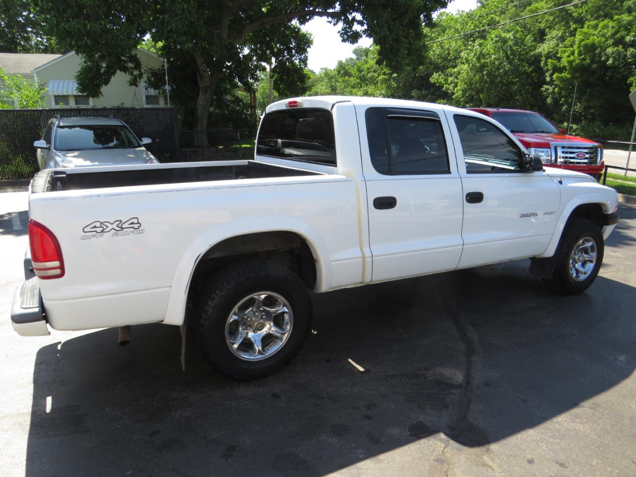 Dodge Dakota Quad Cab 131" WB 4WD Sport 2002
