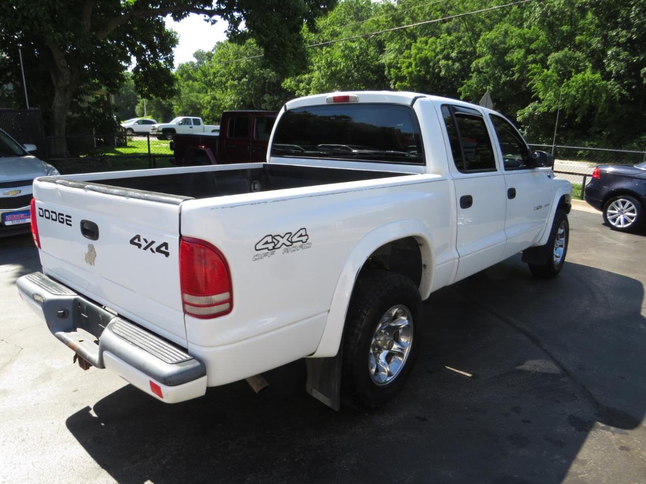 Dodge Dakota Quad Cab 131" WB 4WD Sport 2002