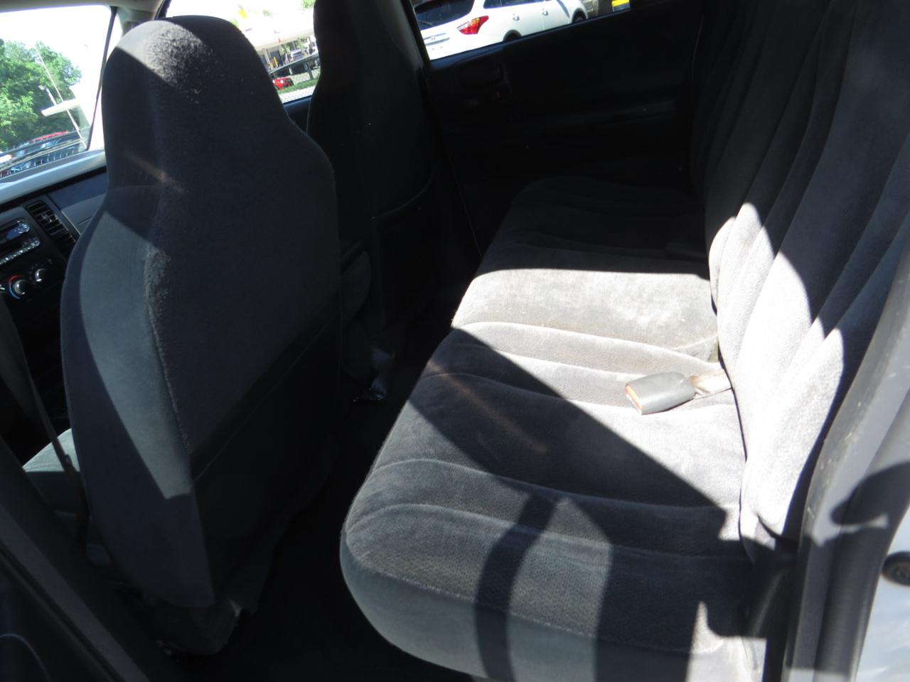 Dodge Dakota Quad Cab 131" WB 4WD Sport 2002