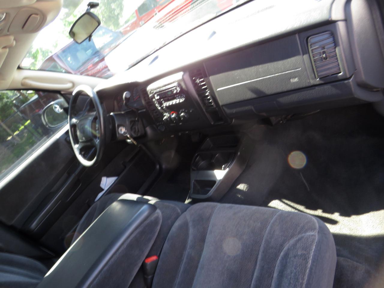 Dodge Dakota Quad Cab 131" WB 4WD Sport 2002
