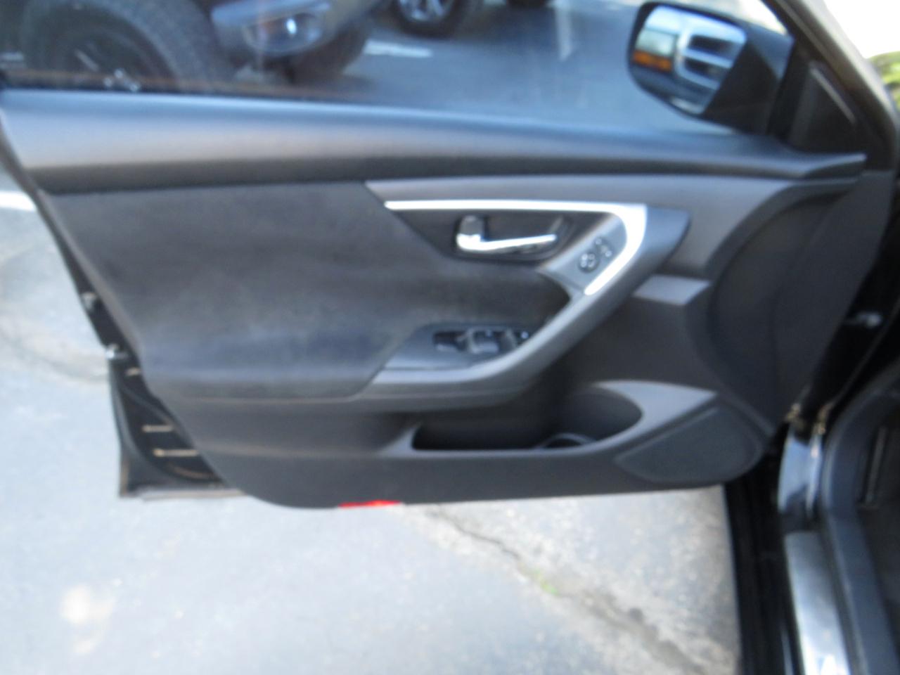 Nissan Altima 4dr Sdn I4 2.5 SV 2015