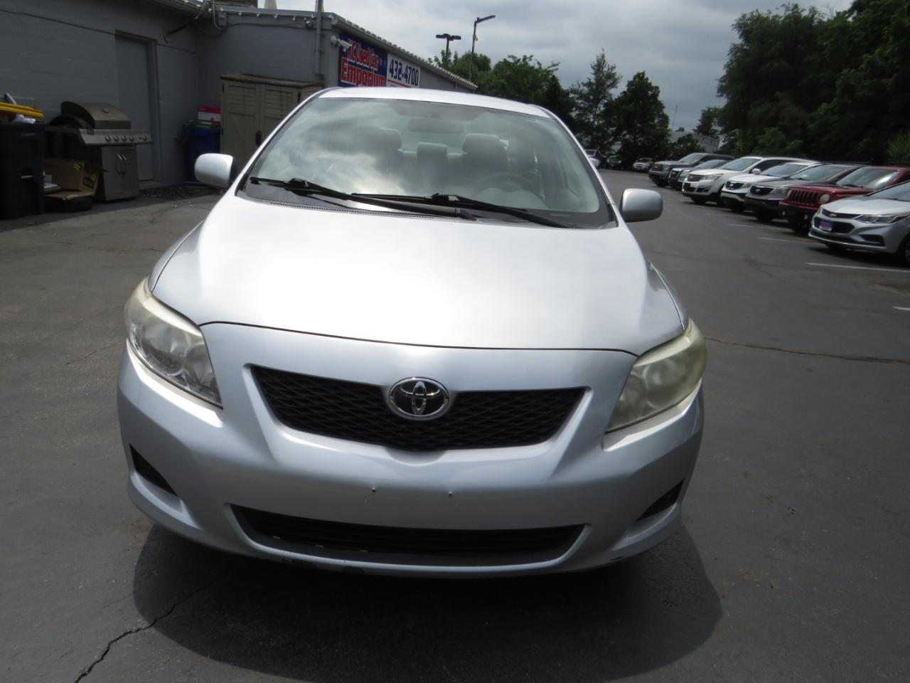 Toyota Corolla 4dr Sdn Man (Natl) 2009