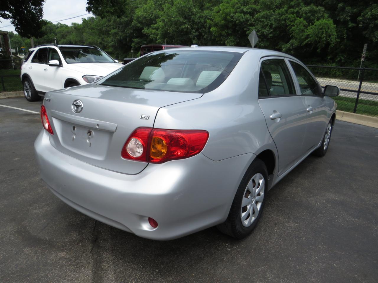 Toyota Corolla 4dr Sdn Man (Natl) 2009
