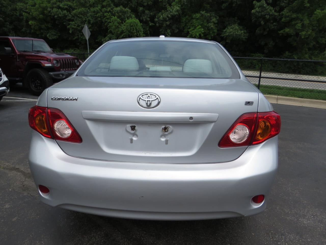 Toyota Corolla 4dr Sdn Man (Natl) 2009