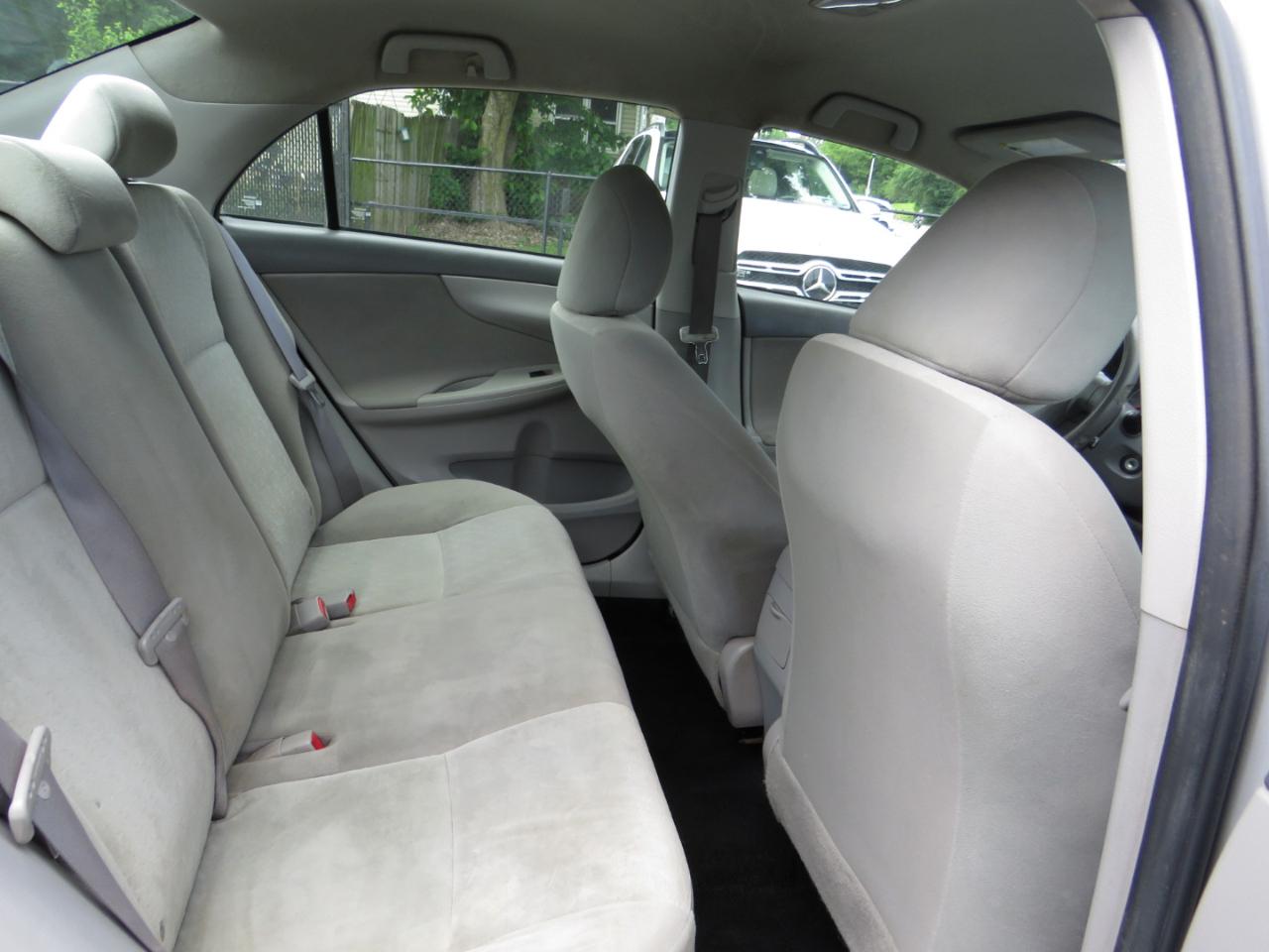 Toyota Corolla 4dr Sdn Man (Natl) 2009