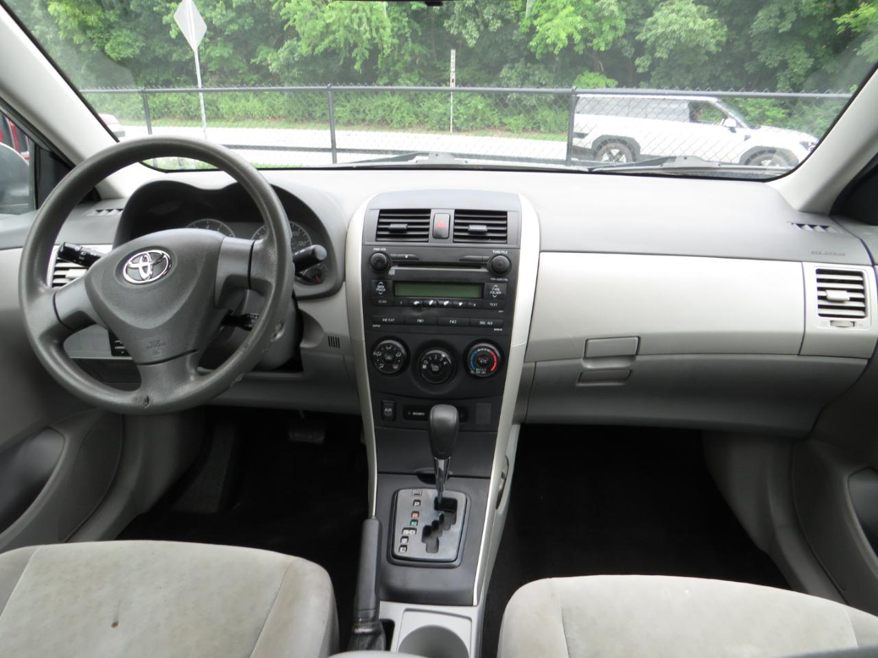 Toyota Corolla 4dr Sdn Man (Natl) 2009