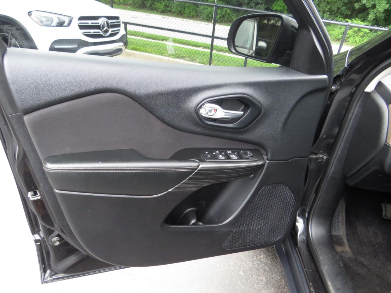 Jeep Cherokee 4WD 4dr Latitude 2014
