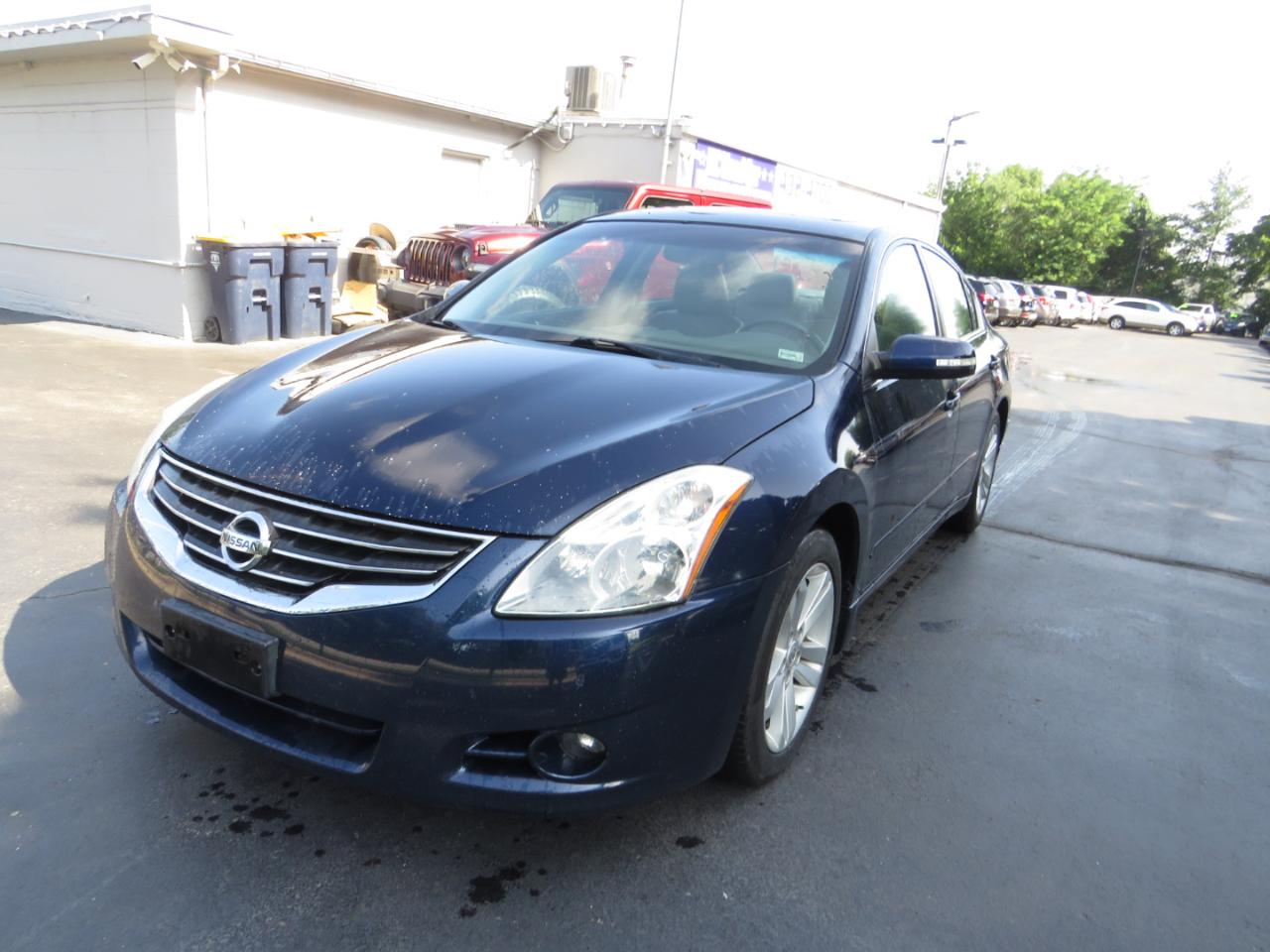 Nissan Altima 4dr Sdn V6 CVT 3.5 SR 2012
