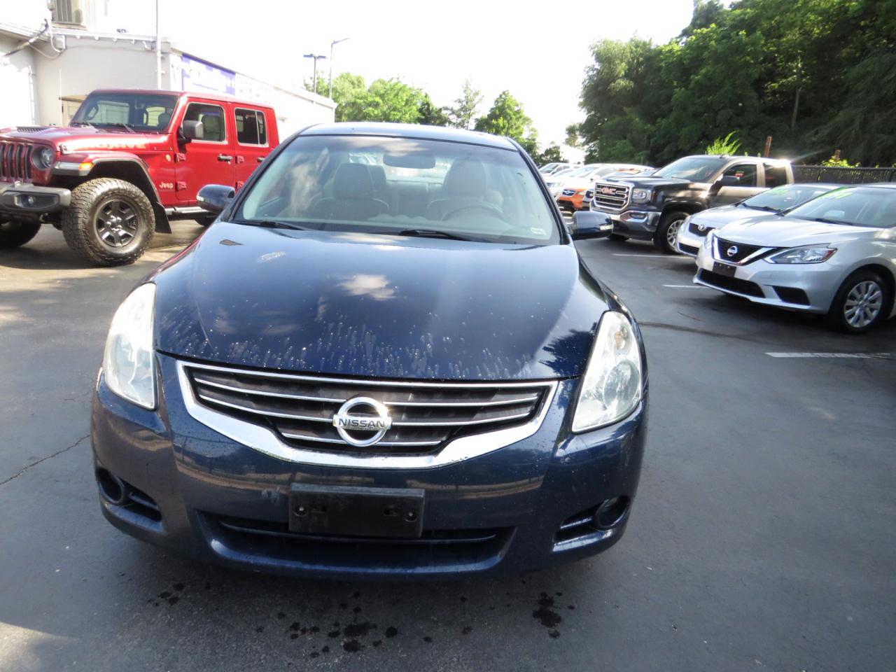 Nissan Altima 4dr Sdn V6 CVT 3.5 SR 2012