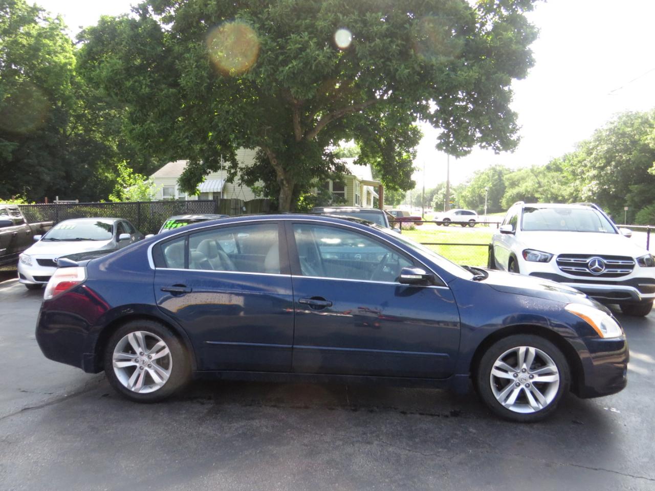 Nissan Altima 4dr Sdn V6 CVT 3.5 SR 2012