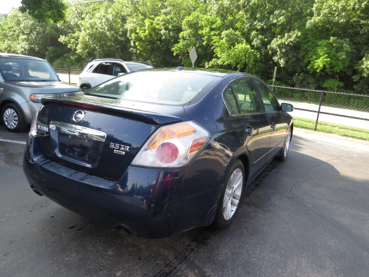 Nissan Altima 4dr Sdn V6 CVT 3.5 SR 2012