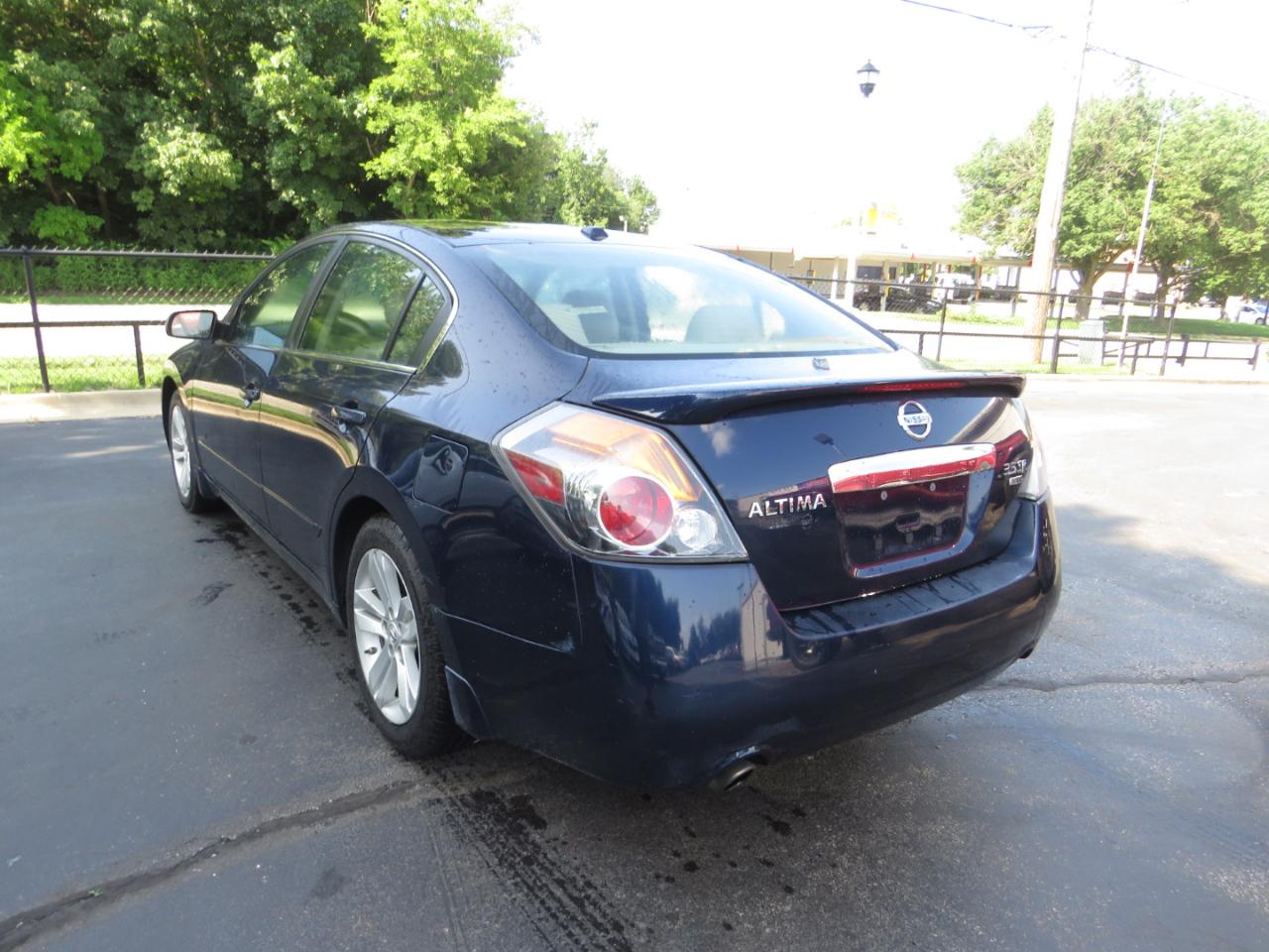 Nissan Altima 4dr Sdn V6 CVT 3.5 SR 2012