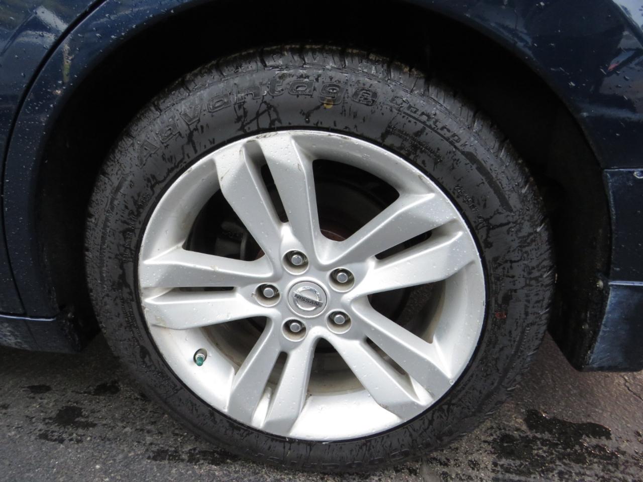 Nissan Altima 4dr Sdn V6 CVT 3.5 SR 2012