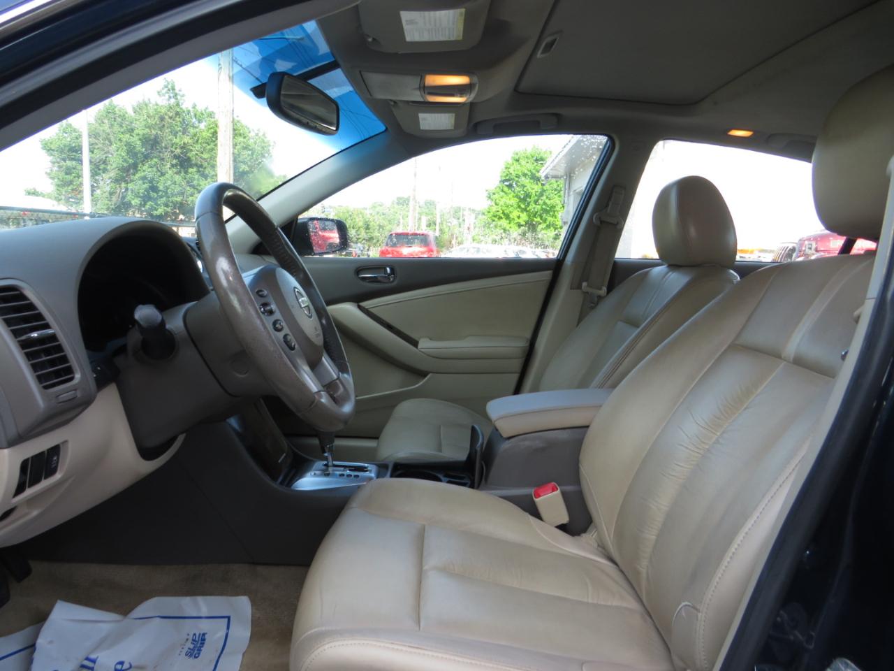Nissan Altima 4dr Sdn V6 CVT 3.5 SR 2012