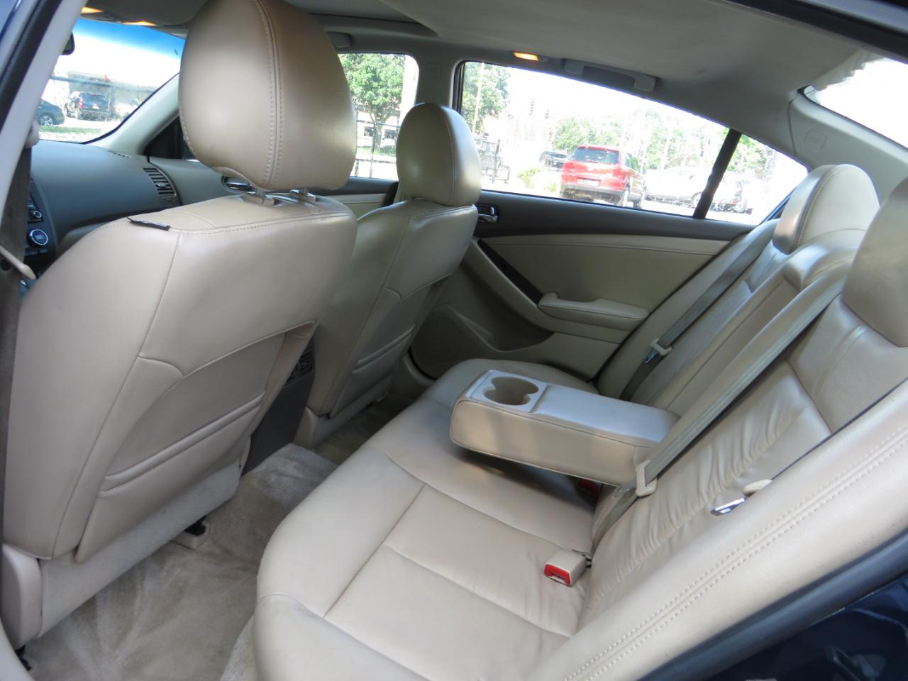 Nissan Altima 4dr Sdn V6 CVT 3.5 SR 2012
