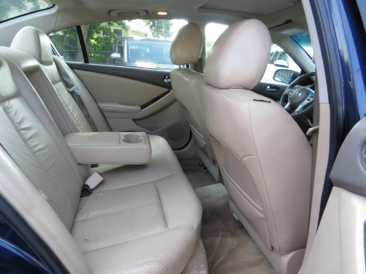 Nissan Altima 4dr Sdn V6 CVT 3.5 SR 2012
