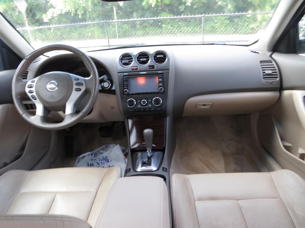 Nissan Altima 4dr Sdn V6 CVT 3.5 SR 2012