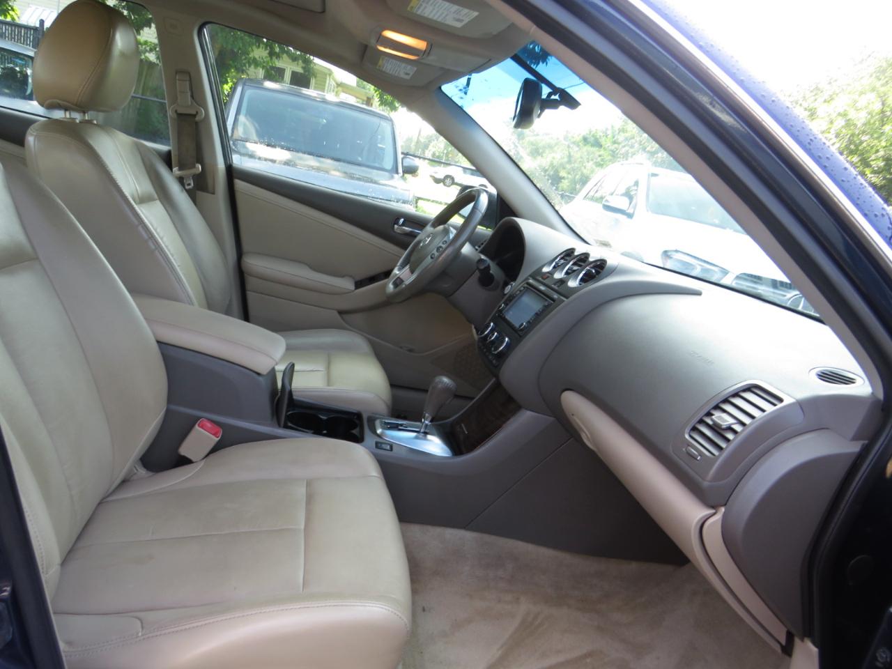 Nissan Altima 4dr Sdn V6 CVT 3.5 SR 2012