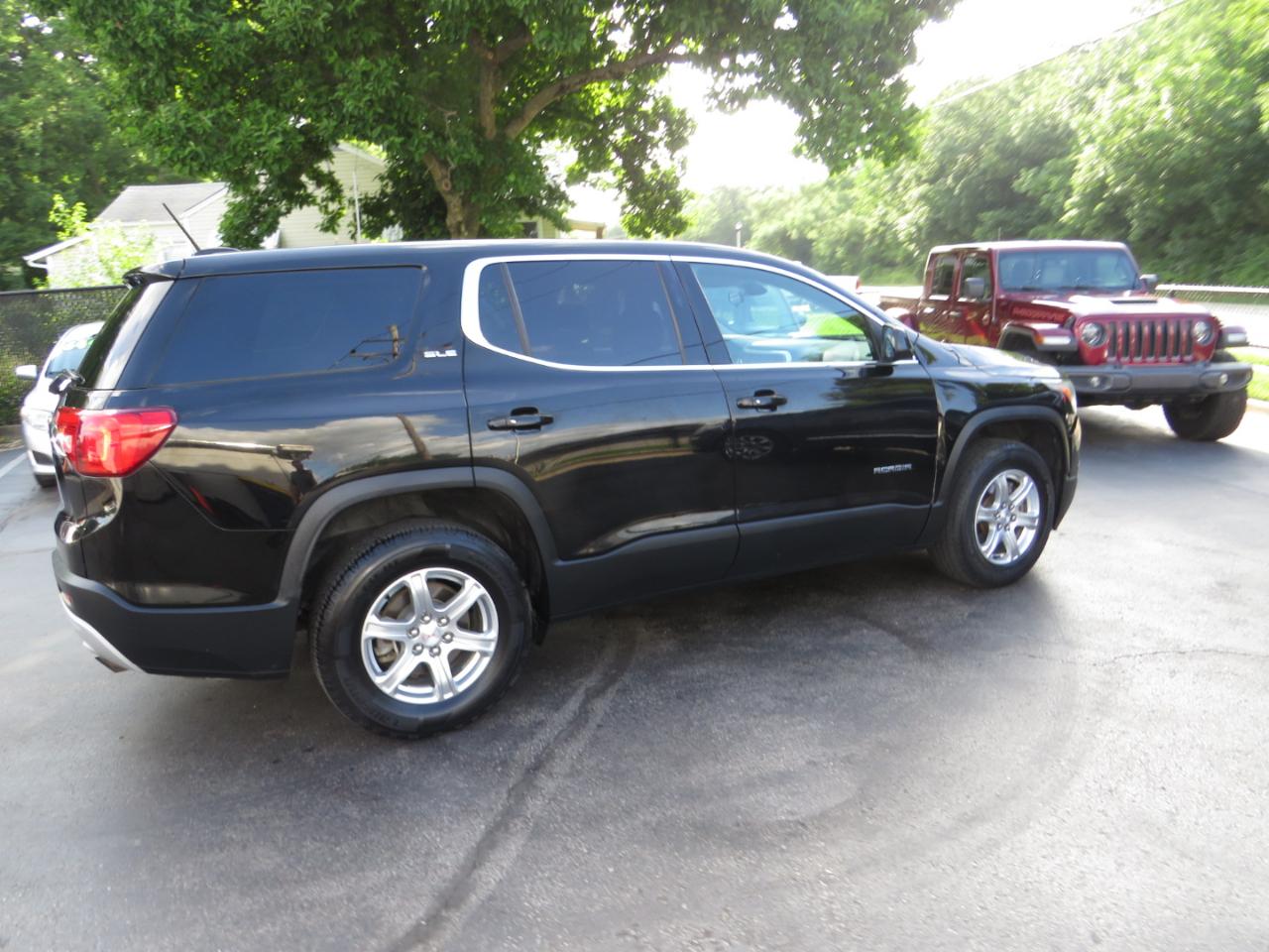 GMC Acadia FWD 4dr SLE w/SLE-1 2019