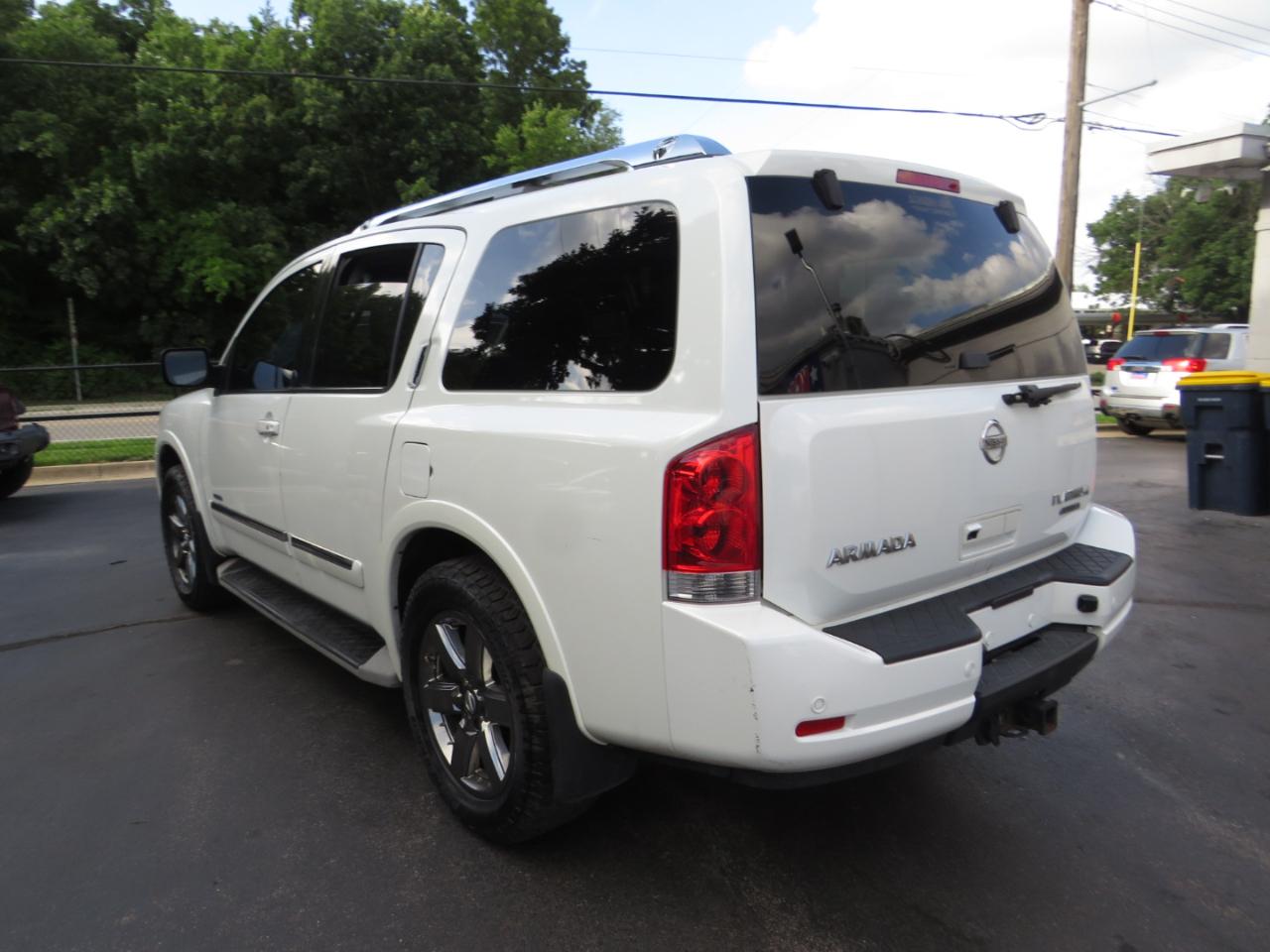 Nissan Armada 4WD 4dr Platinum 2013