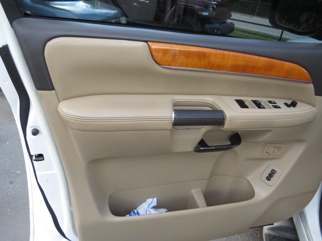 Nissan Armada 4WD 4dr Platinum 2013