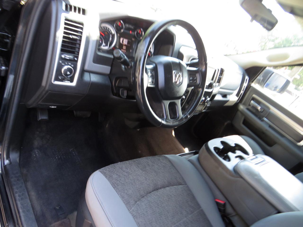 RAM 1500 4WD Crew Cab 140.5" Big Horn 2013