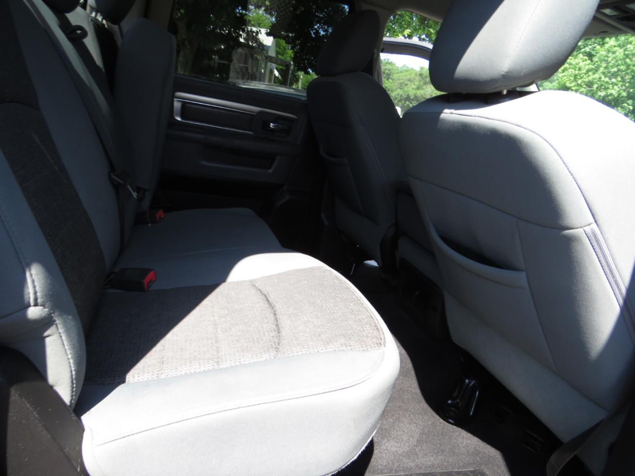 RAM 1500 4WD Crew Cab 140.5" Big Horn 2013