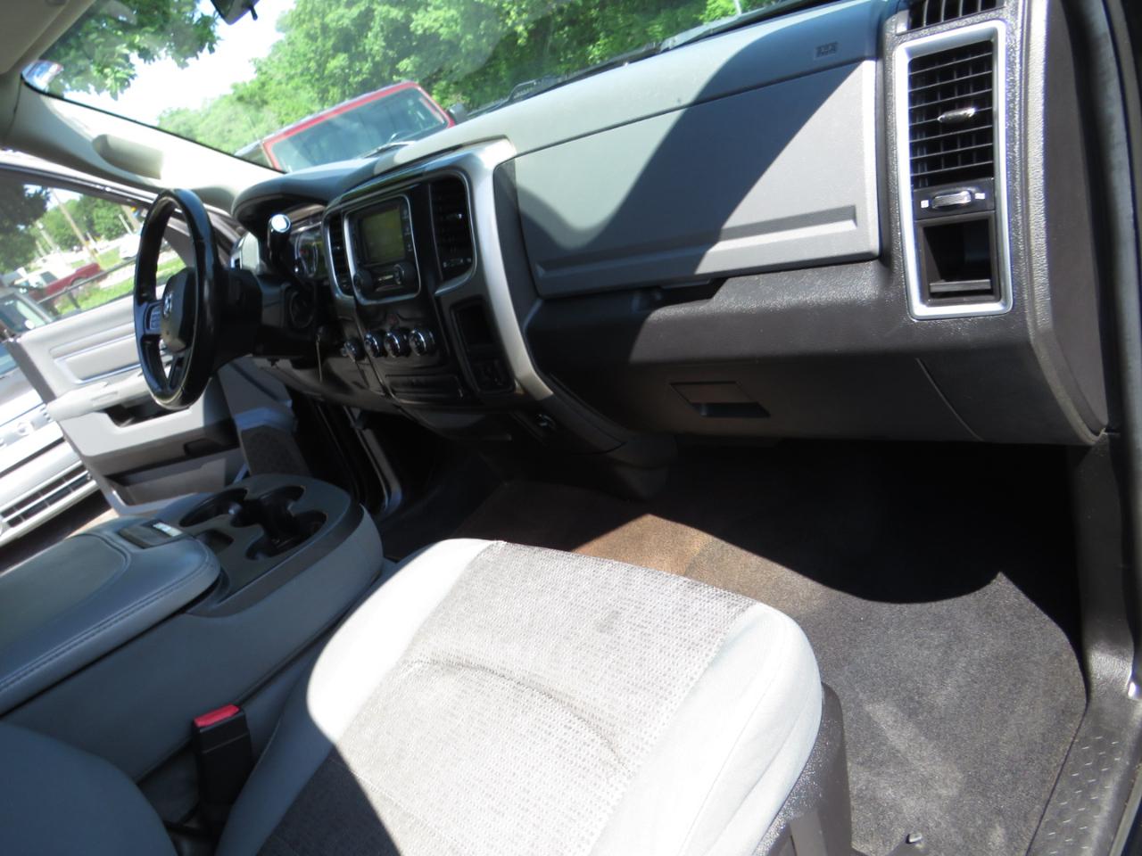 RAM 1500 4WD Crew Cab 140.5" Big Horn 2013