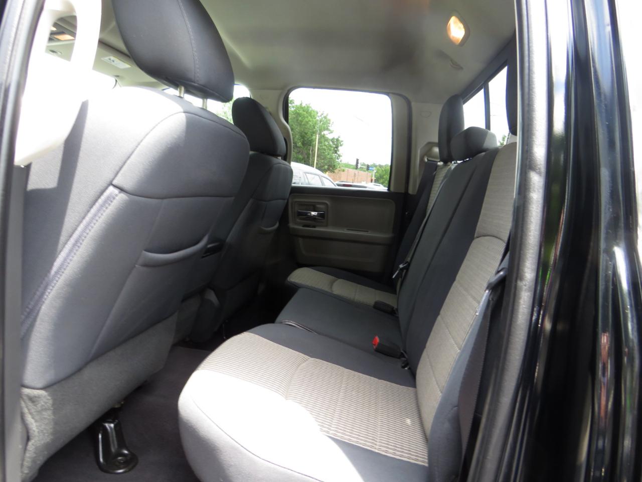 RAM 1500 4WD Quad Cab 140.5" Big Horn 2012