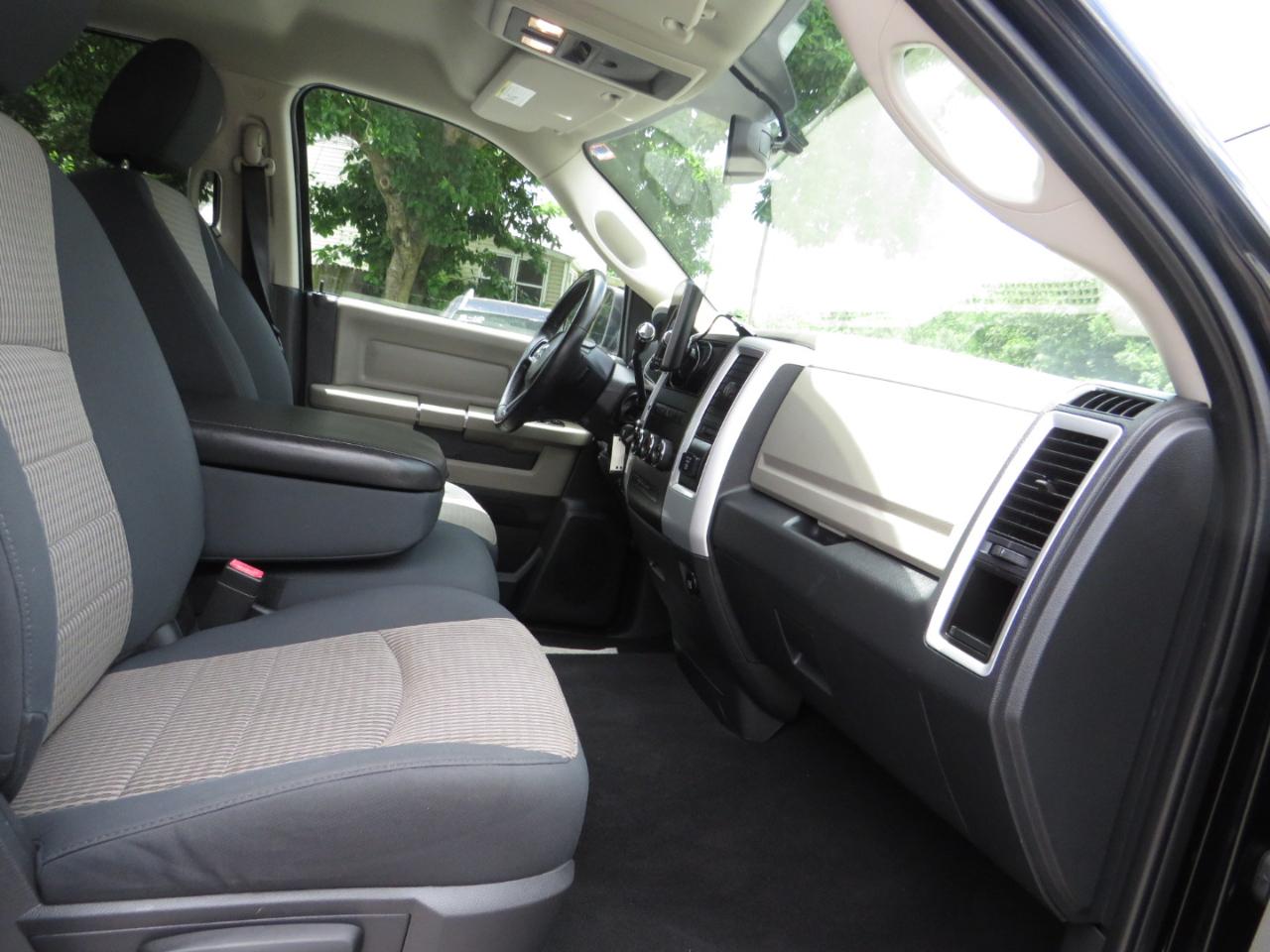 RAM 1500 4WD Quad Cab 140.5" Big Horn 2012