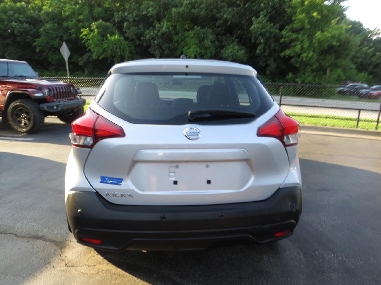 Nissan Kicks S FWD 2020