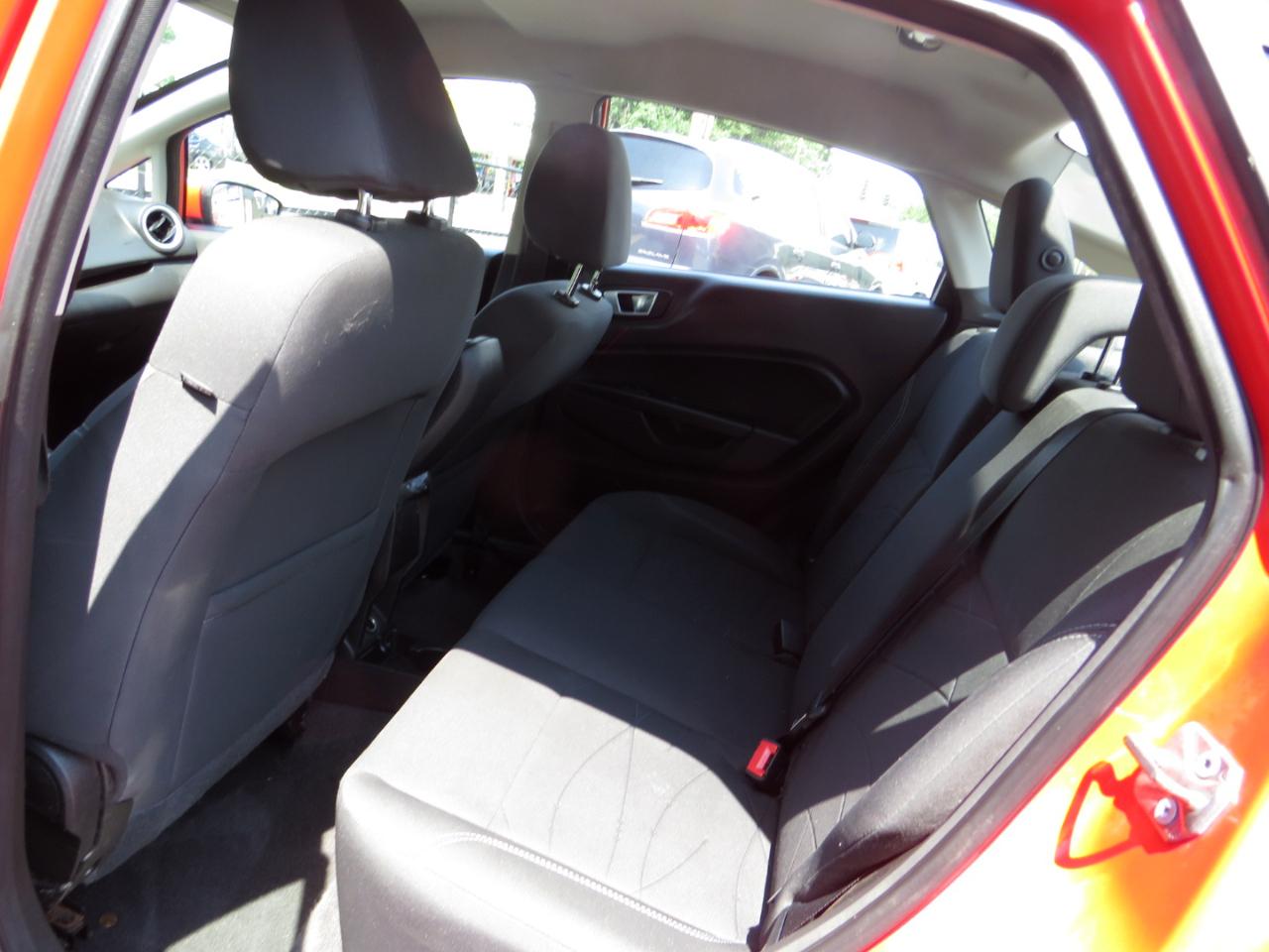 Ford Fiesta 4dr Sdn SE 2015