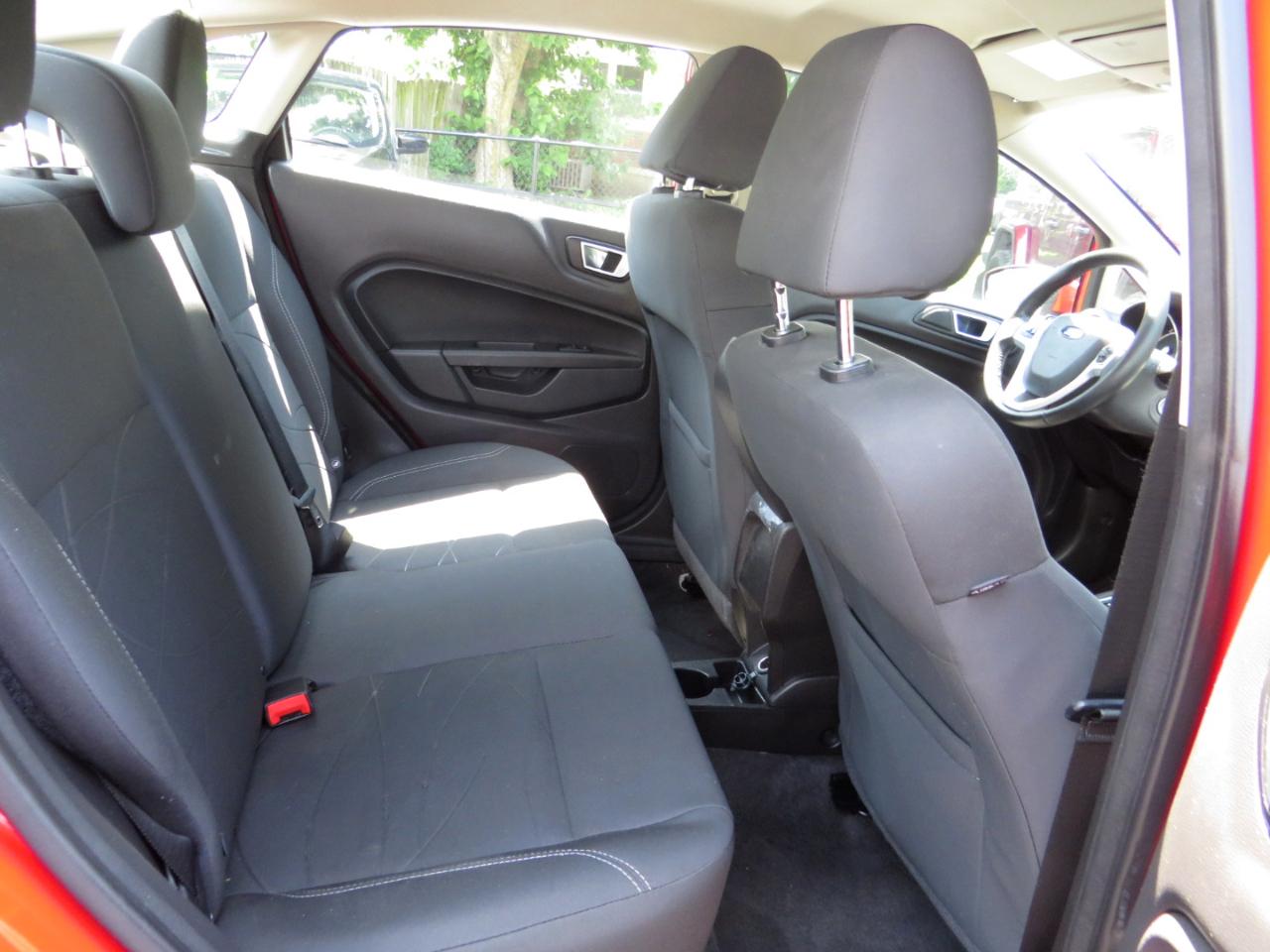 Ford Fiesta 4dr Sdn SE 2015