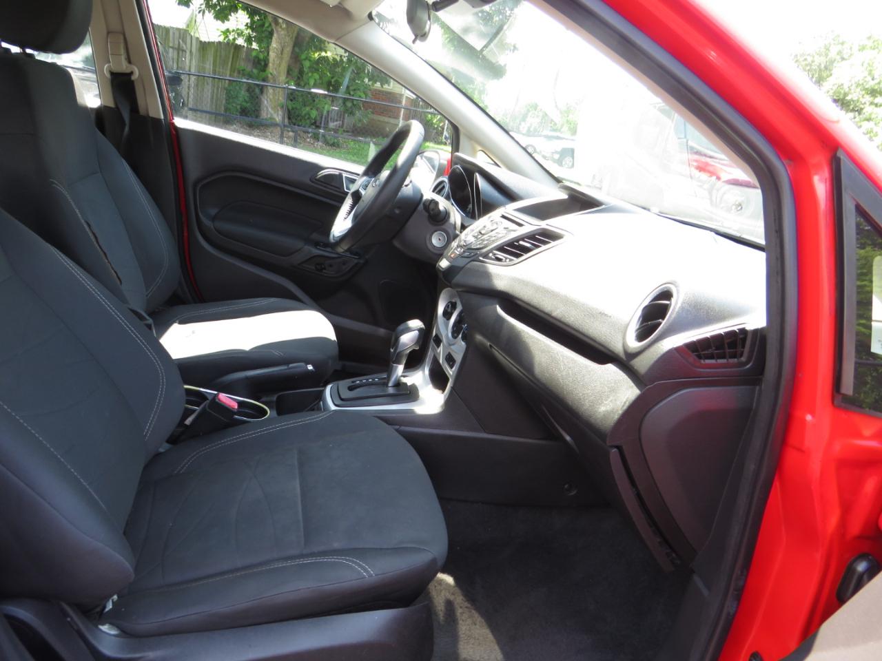 Ford Fiesta 4dr Sdn SE 2015