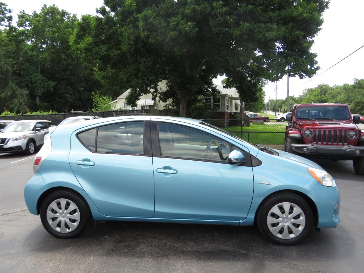 Toyota Prius c 5dr HB Three (Natl) 2014