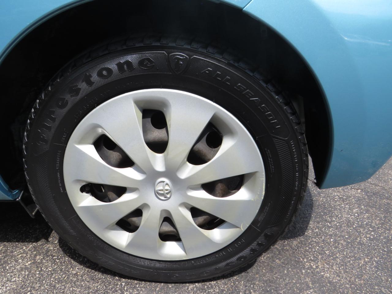 Toyota Prius c 5dr HB Three (Natl) 2014