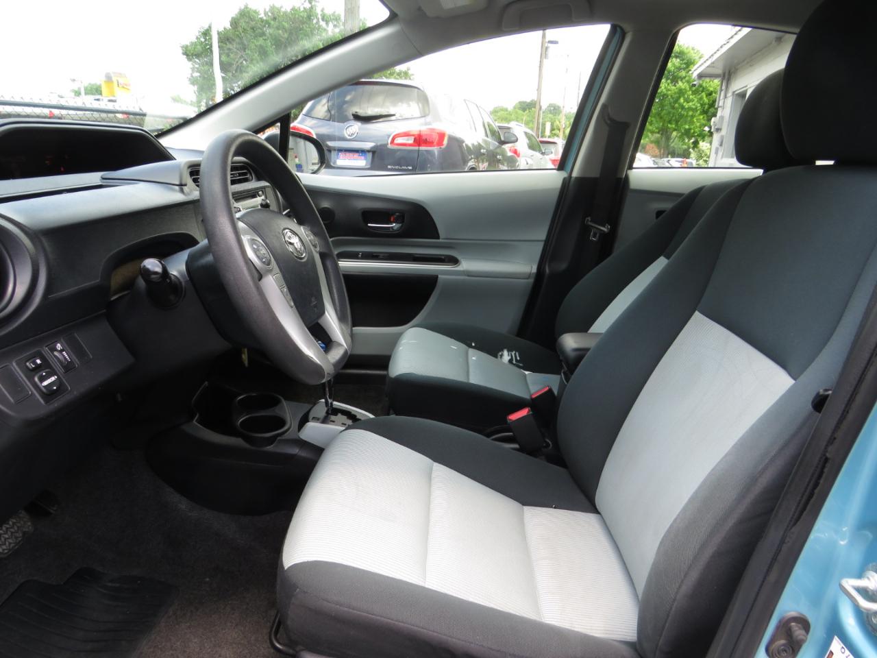 Toyota Prius c 5dr HB Three (Natl) 2014
