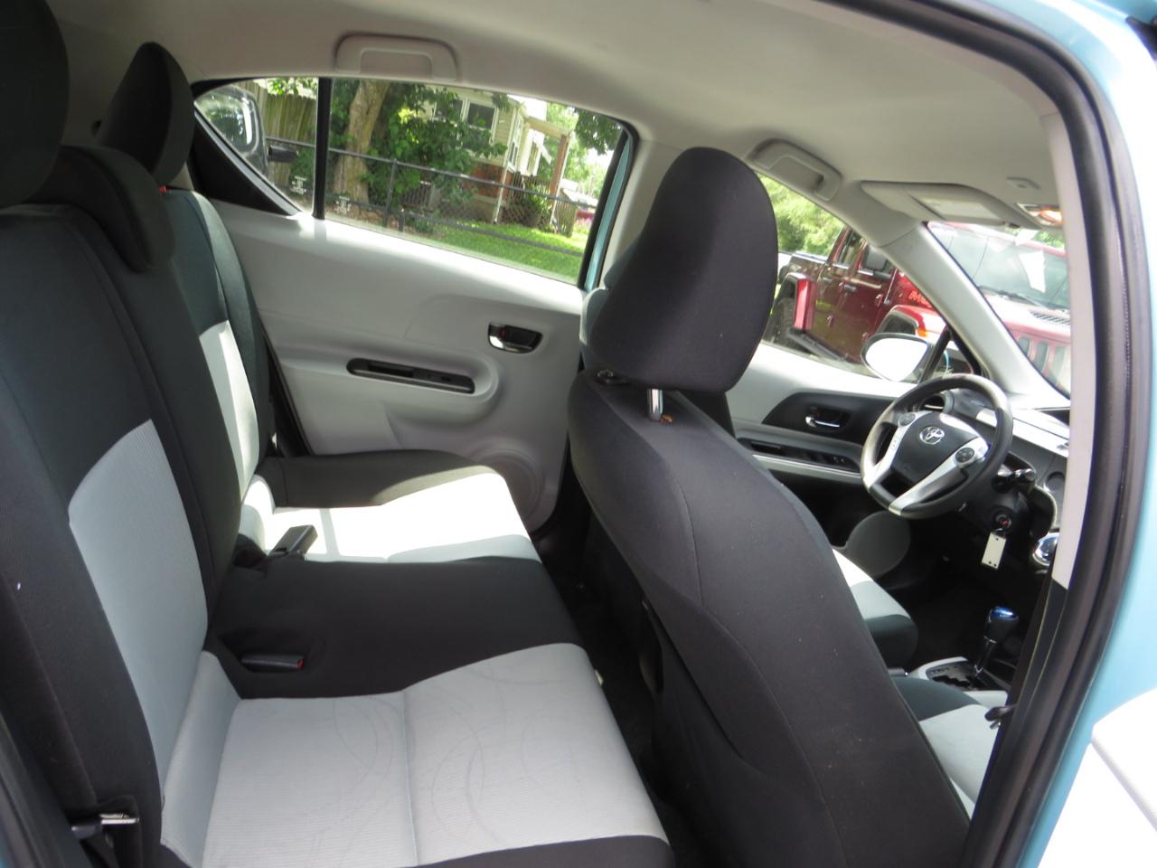 Toyota Prius c 5dr HB Three (Natl) 2014