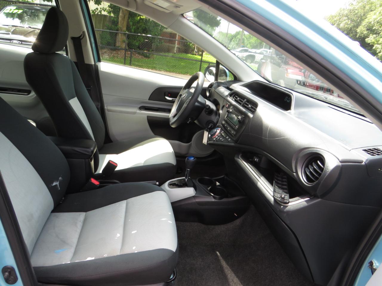 Toyota Prius c 5dr HB Three (Natl) 2014