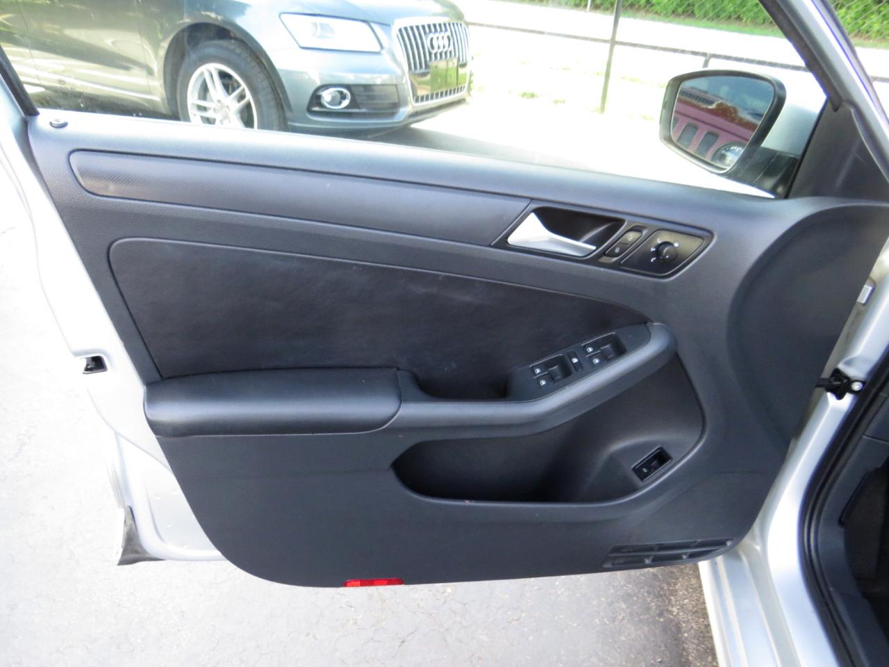 Volkswagen Jetta Sedan 4dr Auto SE PZEV 2014