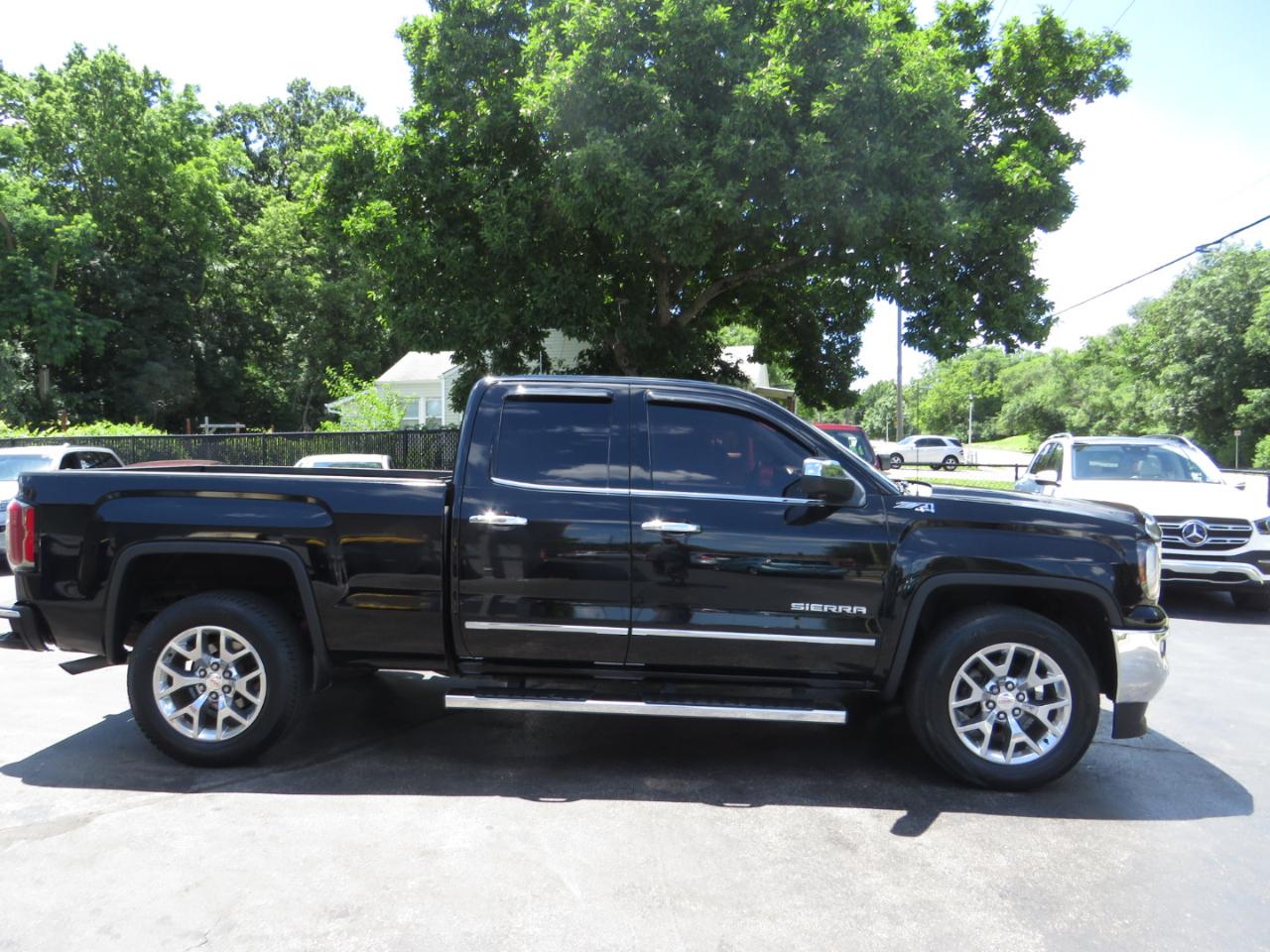 GMC Sierra 1500 4WD Double Cab 143.5" SLT 2017