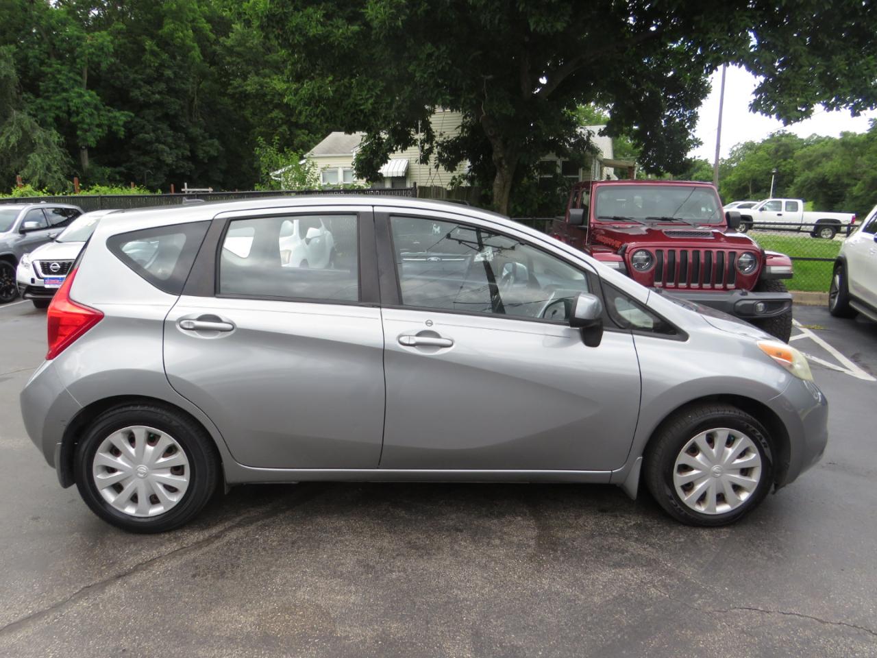 Nissan Versa Note 5dr HB CVT 1.6 SV 2014