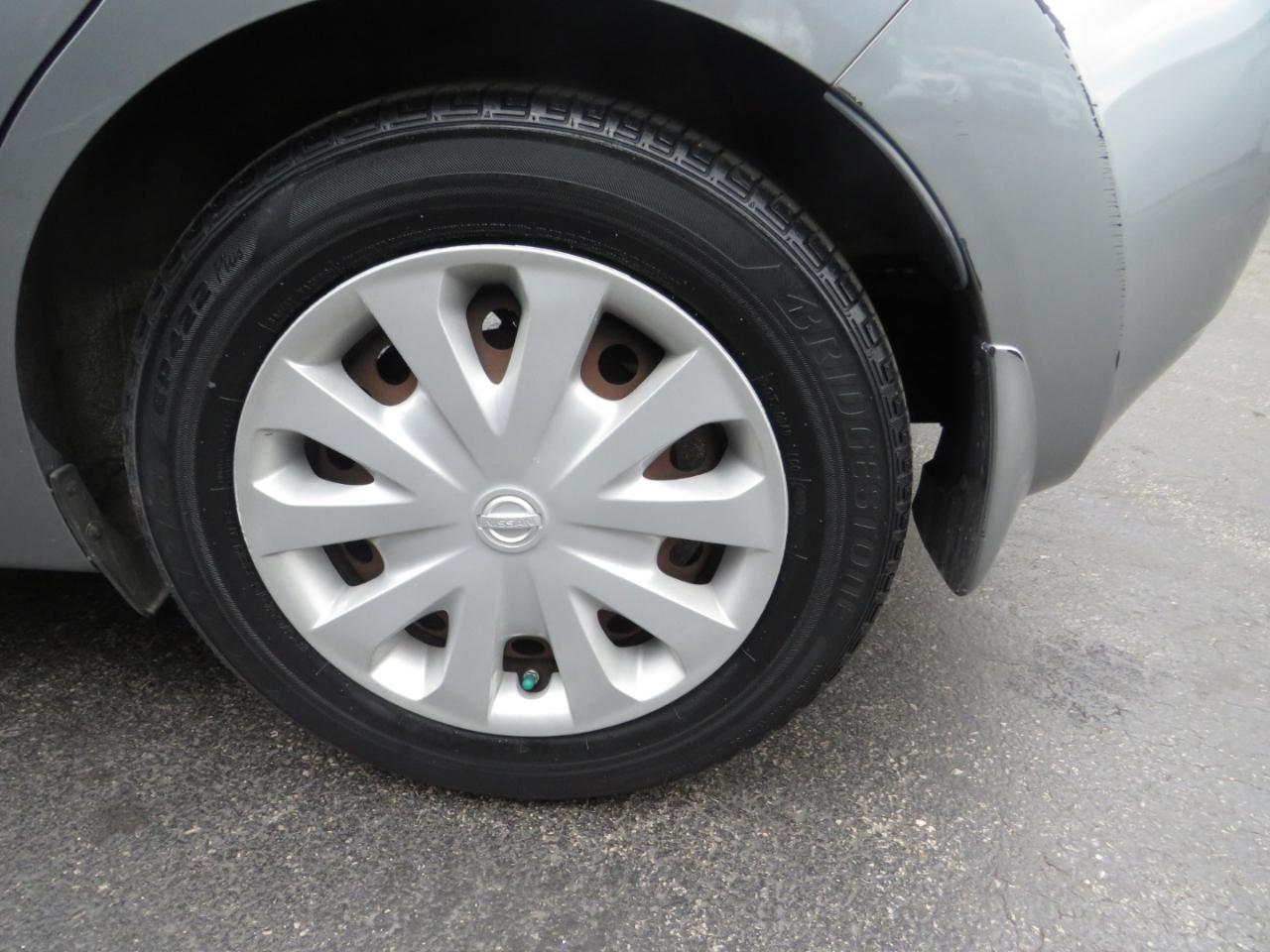 Nissan Versa Note 5dr HB CVT 1.6 SV 2014